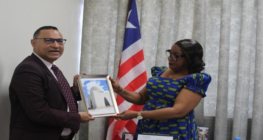 (L-R): Pakistani Ambassador HE, Mahmood Akhtar Mahmood & Minister Dagoseh