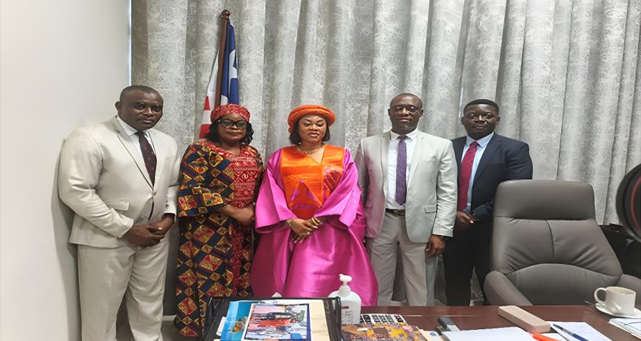 Second Lady Synleseh Stephenie Dahn-Koung (3rd from left) and Commerce Minister Magdalene Dagoseh (4rd from left) during a visit at the EJS Complex, where the KPEKOR Project was introduced to empower women, girls, and people with disabilities.