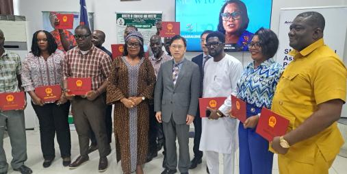 (L-R) Amb. Yin (4th from left) in photo