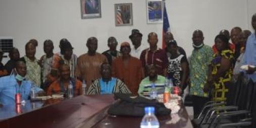 Commerce Ministry Bids Farewell to 36 Retirees.