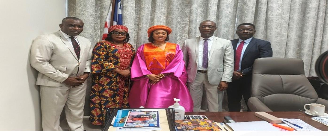 L-R Second Lady Dahn-Koung (3rd from left) with MoCI SMT